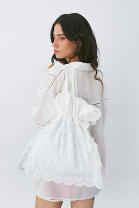 Enavant Lace-patched shoulder bag in the color White